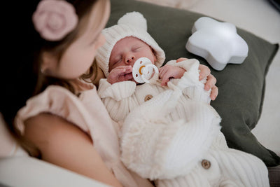 BBluv Stär Portable Music Box & Night Light for Babies | Lullabies, Soft LED Lights & Adjustable Volume | Compact, Rechargeable & Travel-Friendly Sleep Aid for Bedtime Anywhere